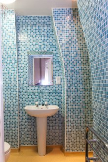 Η θέση στο μπάνιο είναι σγουρά