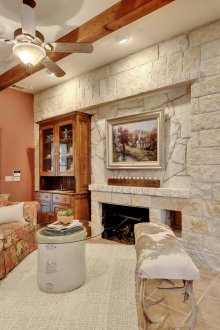 Ικανοποιητική πέτρα στο εσωτερικό