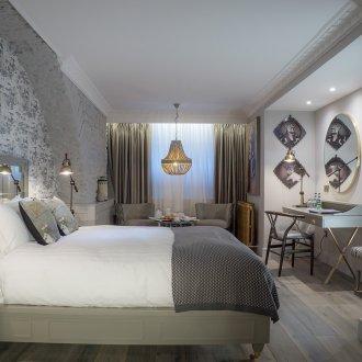 Θέση στο δωμάτιο με γκρι χρώμα