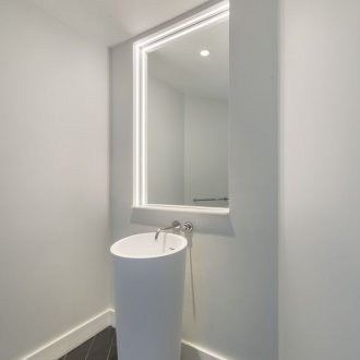 Εστιατόριο στο δωμάτιο με καθρέφτη