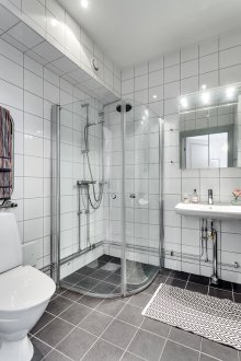 DIY μπάνιο με πάτωμα αντίθεση