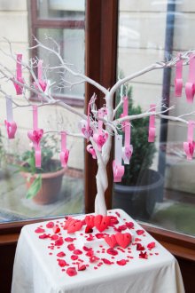 Διακόσμηση στο δέντρο της 14ης Φεβρουαρίου