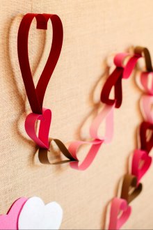 Διακόσμηση για την Ημέρα του Αγίου Βαλεντίνου με γιρλάντα τοίχου