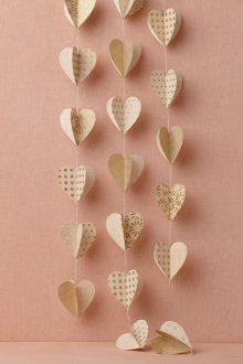 Διακόσμηση για τις 14 Φεβρουαρίου από ογκώδεις καρδιές