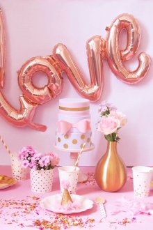 Διακόσμηση για τις 14 Φεβρουαρίου με μπαλόνια με επιγραφή