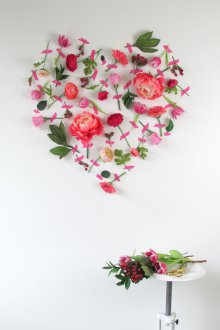 Wall decor με λουλούδια για την Ημέρα του Αγίου Βαλεντίνου