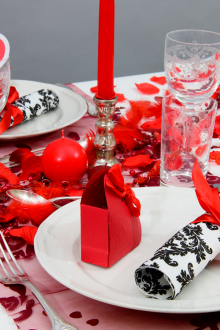 Ημέρα του Αγίου Βαλεντίνου διακόσμηση με πέταλα