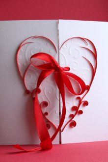 Τέχνη στις 14 Φεβρουαρίου με μια κορδέλα