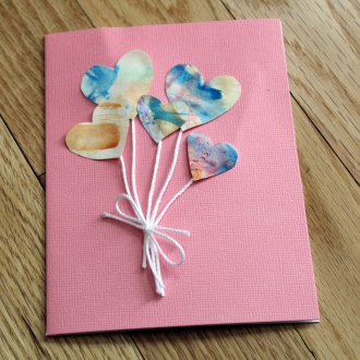 Δώρο για τις 14 Φεβρουαρίου το κάνετε μόνοι σας ευχετήρια κάρτα με καρδιές.