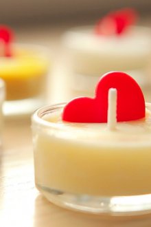 Δώρο για τις 14 Φεβρουαρίου do-it-yourself κεριά με καρδιές.