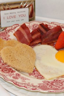 DIY δώρο 14 Φεβρουαρίου σε σχήμα καρδιάς πρωινό