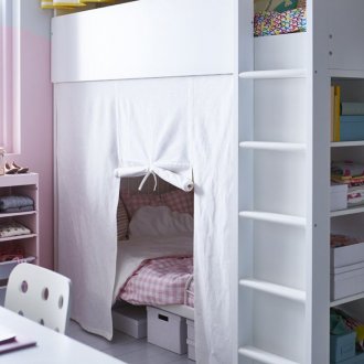 Κρεβατοκάμαρα με κουρτίνες