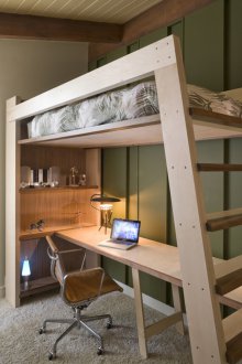 Κρεβατοκάμαρα με ράφια