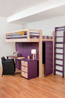 Κρεβατοκάμαρα με τραπέζι