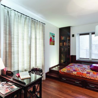 Βήμα στο κρεβάτι στο γραφείο