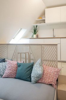 Βήμα στο κρεβάτι στη σοφίτα