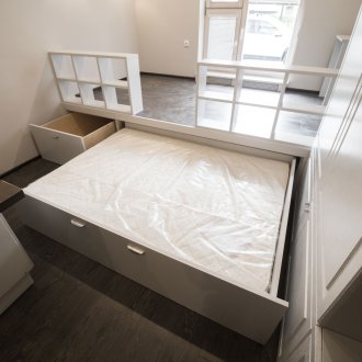 Κλίμακα με συρόμενο κρεβάτι