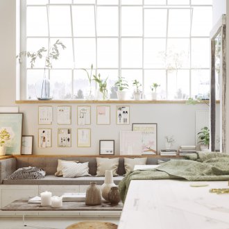 Ιαπωνικό εσωτερικό με πίνακες ζωγραφικής