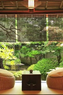 Ιαπωνικό εσωτερικό με έπιπλα