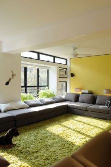 Ιαπωνικό εσωτερικό με κίτρινο τοίχο