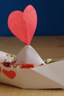 Crafts για τις 23 Φεβρουαρίου βάρκα με γλυκά