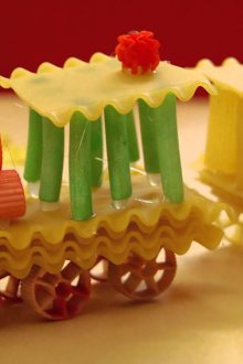 Χειροτεχνία για τις 23 Φεβρουαρίου από ζυμαρικά