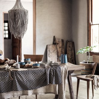 Εσωτερικό για ένα κορίτσι σε ρουστίκ ύφος