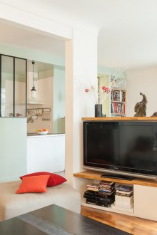 Εσωτερικό για ένα κορίτσι σε ένα διαμέρισμα Khrushchev