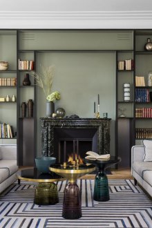 Εσωτερικό για ένα κορίτσι με τζάκι