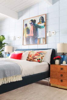 Εσωτερικό για ένα κορίτσι με ένα κρεβάτι