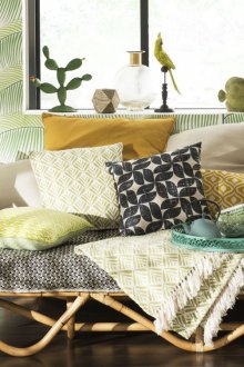 Εσωτερικό για ένα κορίτσι με ψάθινα έπιπλα