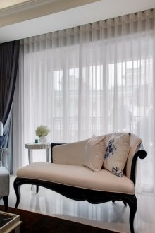 Ζωνοποίηση με κουρτίνες ενός μπαλκονιού