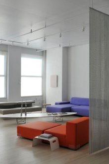 Ζωνοποίηση με κουρτίνες νημάτων σε διαμέρισμα στούντιο