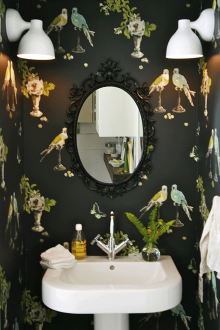 Μαύρη ταπετσαρία τουαλέτας