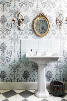 Ταπετσαρία στην τουαλέτα με μοτίβο ντάμας