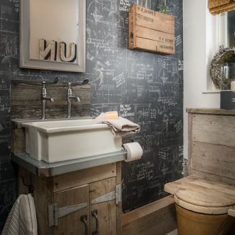 Τουαλέτα ταπετσαρία μαύρο σε στυλ σοφίτα