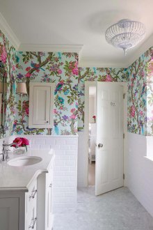 Ταπετσαρία στην τουαλέτα της σοφίτας