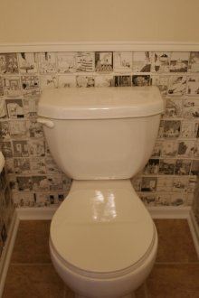 Ταπετσαρία στην τουαλέτα κάτω