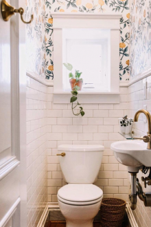 Ταπετσαρία στην τουαλέτα από ψηλά