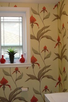 Ταπετσαρία σε ανθεκτική στην υγρασία τουαλέτα