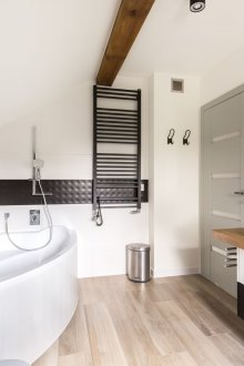 Μεγάλο ασπρόμαυρο μπάνιο