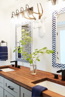 Μεγάλο μπάνιο με διακοσμητικό καθρέφτη