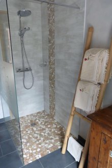 Μεγάλο μπάνιο με διακόσμηση