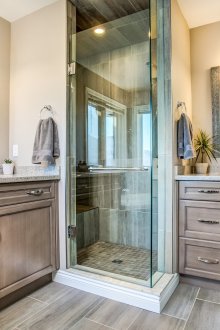 Μεγάλο μπάνιο με δύο νεροχύτες