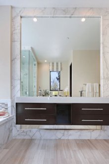 Μεγάλο μπάνιο με τεχνητή πέτρα