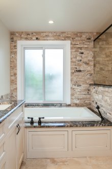 Μεγάλο μπάνιο στο διαμέρισμα