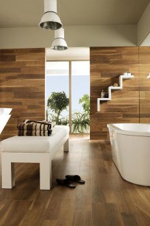 Μεγάλο μπάνιο με laminate δάπεδα