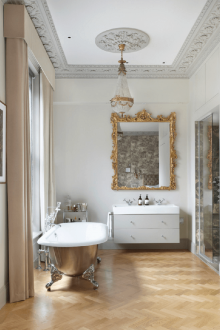 Μεγάλο μπάνιο με γυψομάρμαρο