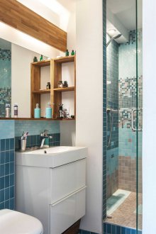 Μεγάλο μπάνιο με μπλε μωσαϊκό