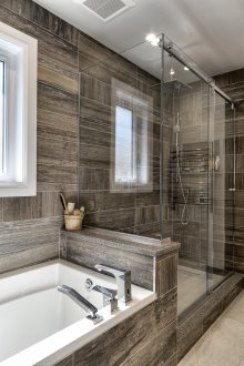 Μεγάλο μπάνιο κάτω από το δέντρο